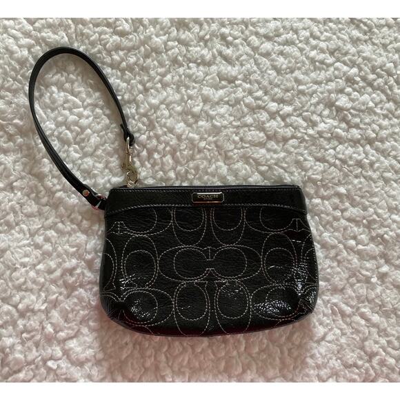 Coach black patent leather signature wristlet with C signature logo - Picture 1 of 6